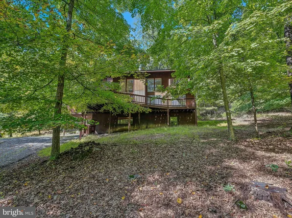 181 Bobcat Dr, Berkeley Springs, WV 25411