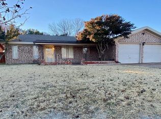 2020 Longhorn Dr, Levelland, TX 79336