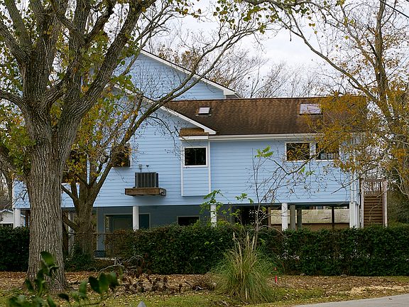 2nd image of 2115 Knollwood St