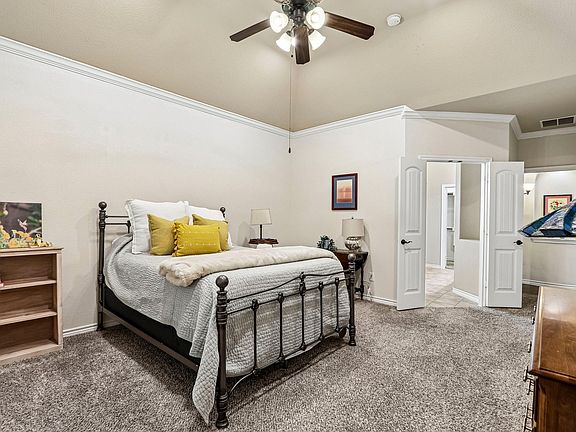 3rd image of 1441 Isabella Ln