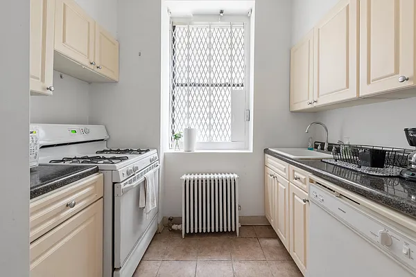 Rented by Compass | media 28