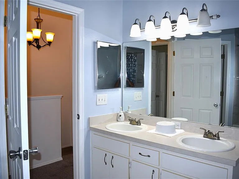 12369 Berkeley Square Dr — Photo 22