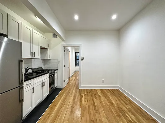 Rented by SERHANT. | media 22