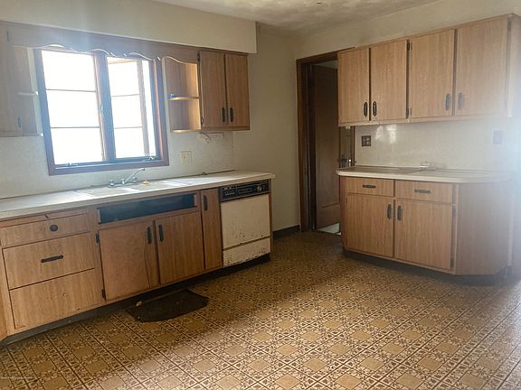 4th image of 109 Sanderson Ave