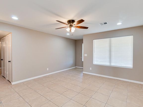4th image of 223 W Goold Blvd