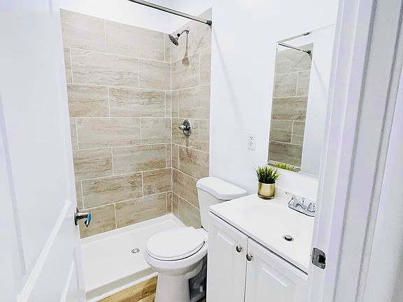 5th image of 5107 Crenshaw Blvd #5109