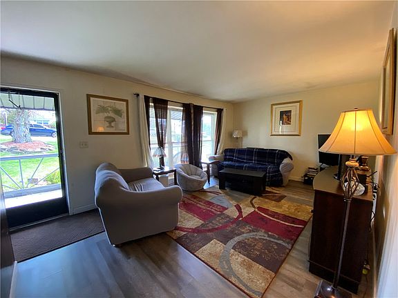 2nd image of 811 Garden City Dr