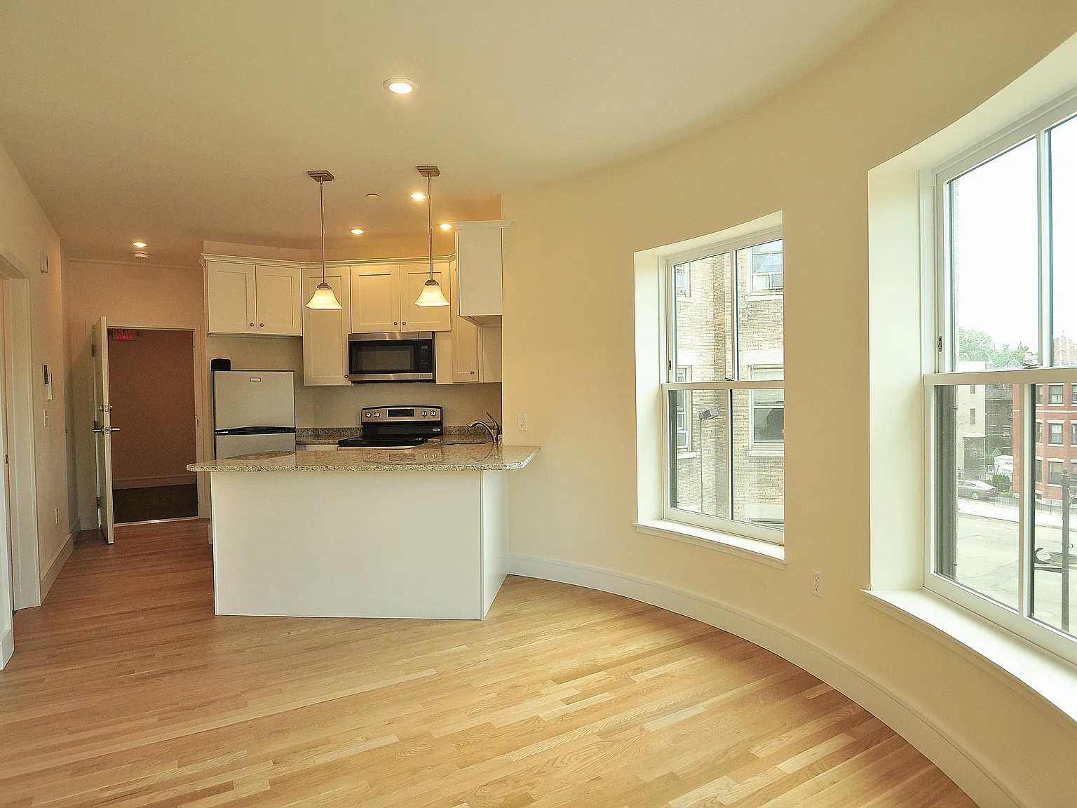 1 bed, 400 sqft, $3,600 — Photo 2