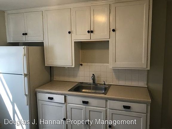 5th image of 7224 Wyandotte St