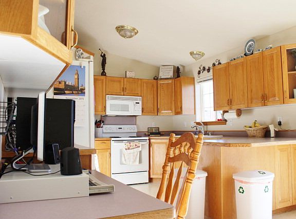 2nd image of 733 Clarence Ct