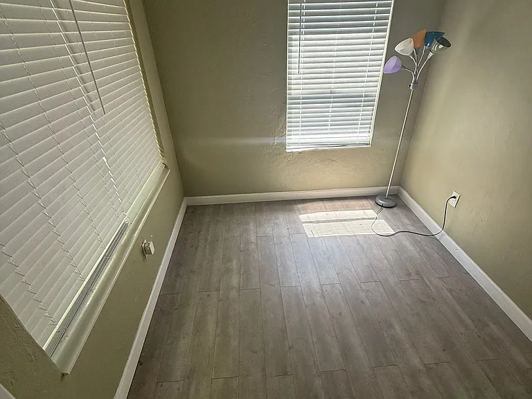 335 NE 35th St #335 — Photo 1