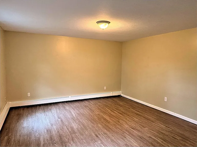 14 Cummings St #2 — Photo 13