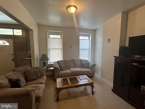 3rd image of 3926 Ridgewood Ave