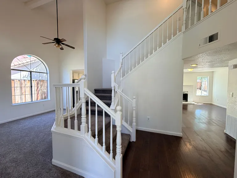 937 Neal St — Photo 4
