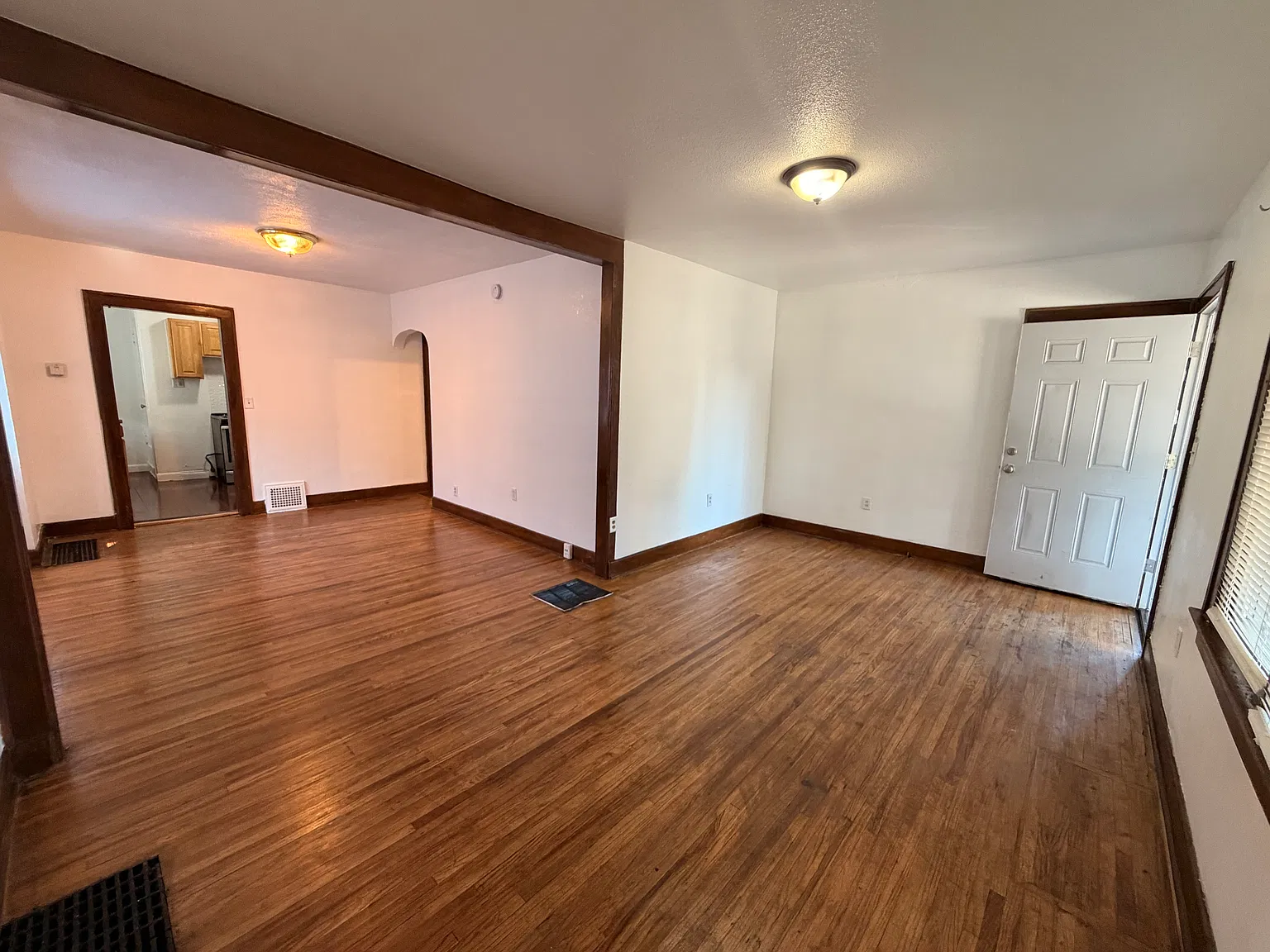 2 bed, 800 sqft, $1,100 — Photo 2