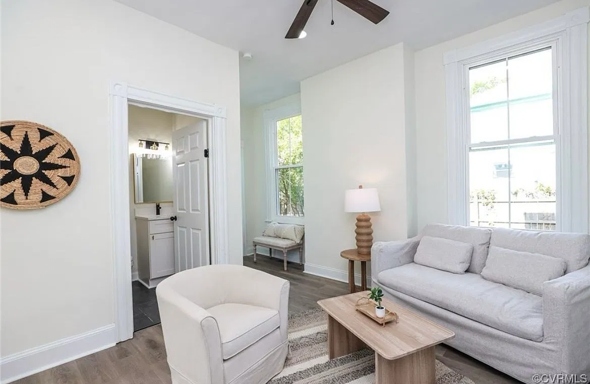 727 E Gladstone Ave — Photo 4