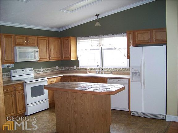 3rd image of 813 Southwell Ln