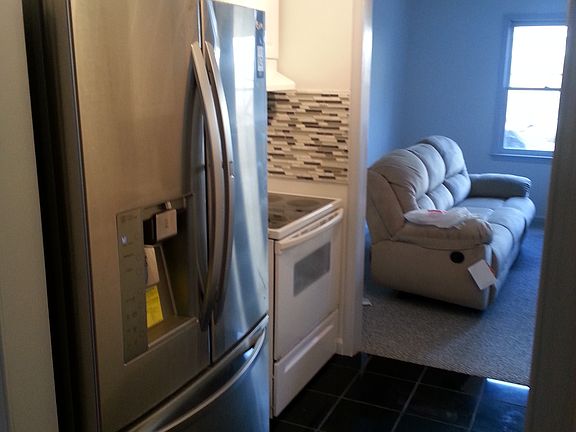 5th image of 109 Barfleur Pl