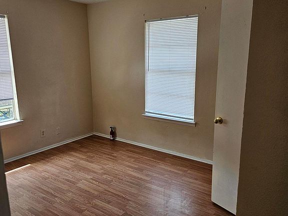 4th image of 211 Zilla St APT 203