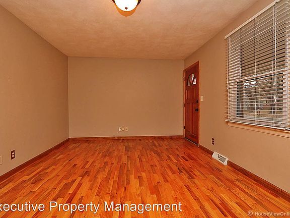 3rd image of 1933 Carolina Ln