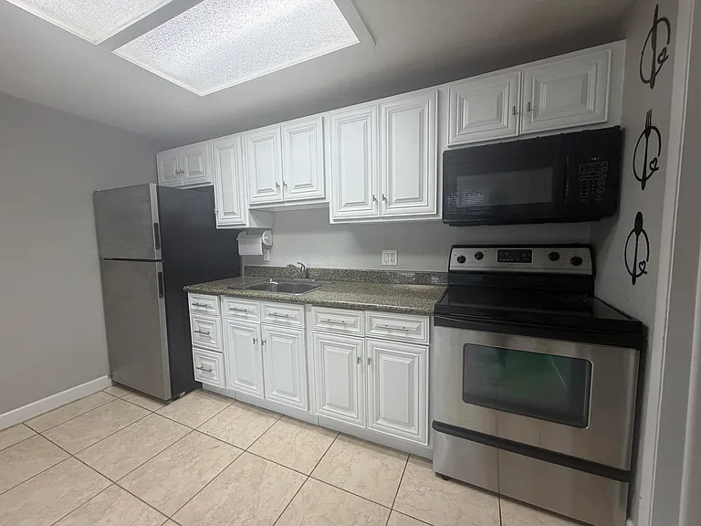 7194 Southgate Blvd — Photo 4