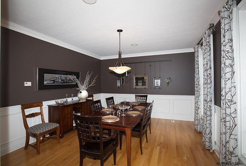 4th image of 18 WINDSOR Court