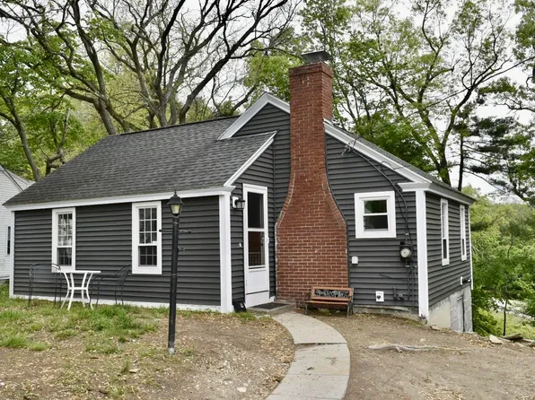 9 Hillcrest Avenue, Nashua, NH 03064