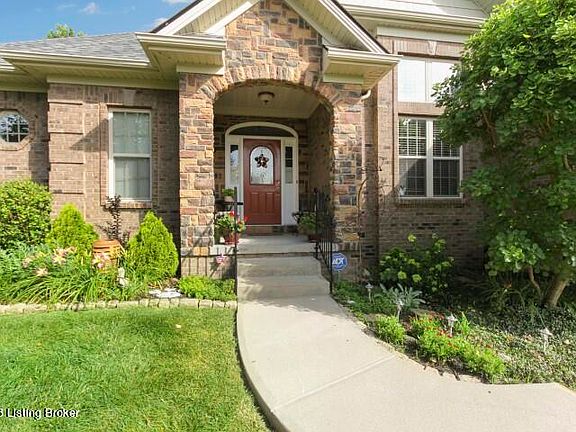 2nd image of 3008 Colonial Ct