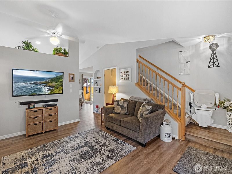 5th image of 8526 12th Street NE