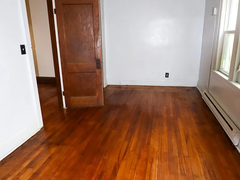 2715 Girard Ave N — Photo 6
