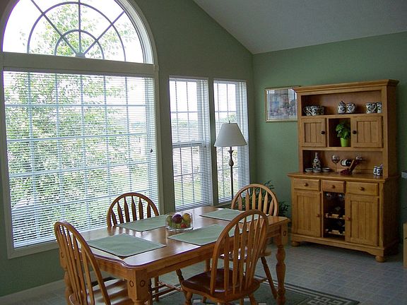 Breakfast Room/Sunroom