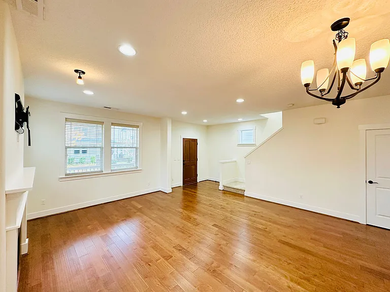 487 SW Aldea Ter — Photo 12