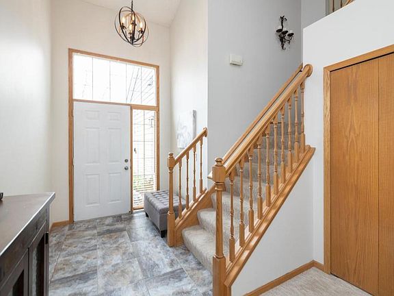 3rd image of 2527 Claremont Dr