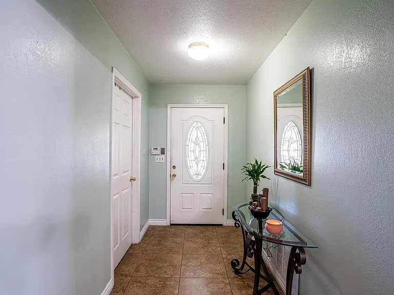 802 W Center St — Photo 2