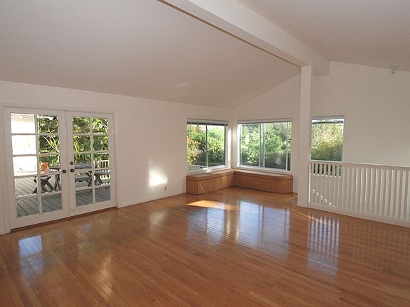 3rd image of 621 Glencrest Pl