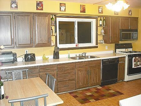 Large Eat-in Kitchen