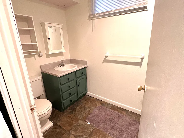 704 W Jackson St — Photo 2