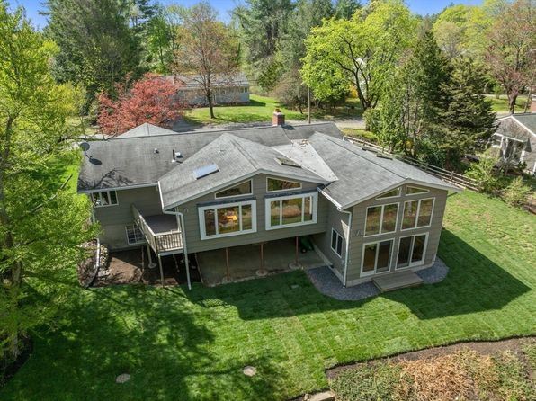 24 Red Barn Rd, Wayland, MA 01778