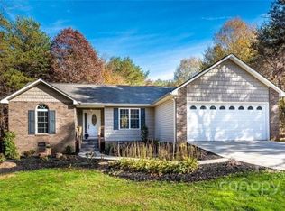 1944 Bear Paw, Hickory, NC 28602