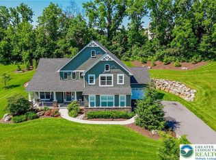 8776 Valley West Dr, Breinigsville, PA 18031