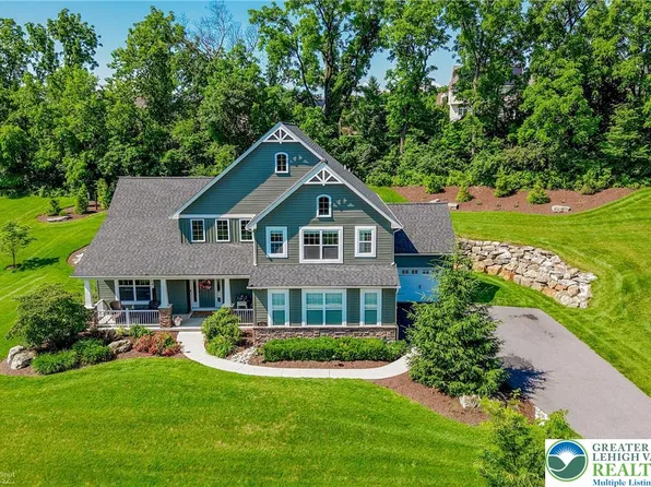 8776 Valley West Dr, Breinigsville, PA 18031