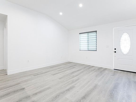 3rd image of 6932 Fallbrook Ave