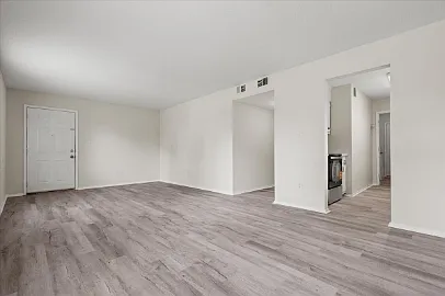 319 Revell Drive - G — Photo 4
