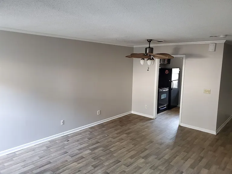 1913 Spring Wood Dr — Photo 5