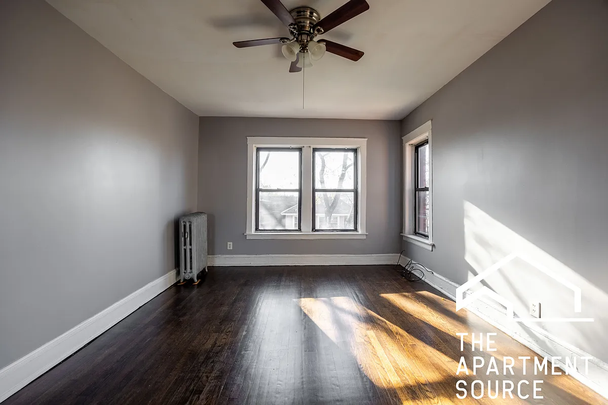 Building Photo - 3602 W Sunnyside Ave #3