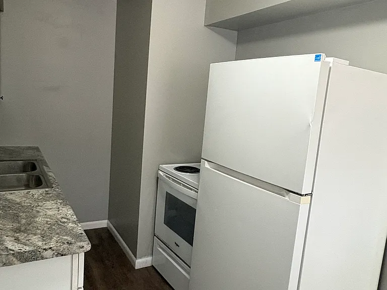 200 W Bluff St #E6 — Photo 4