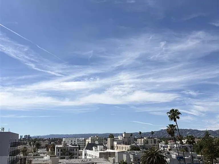 Maya Apartments at 535 Kingsley Dr in Los Angeles — Photo 37