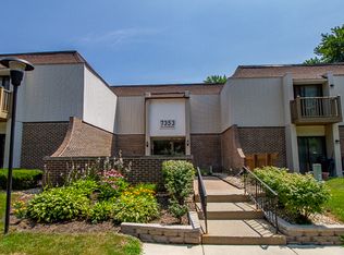 7353 Blackburn Ave APT 204, Downers Grove, IL