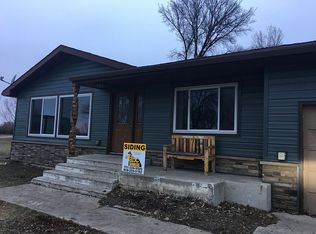 112 9th St NW, Kenmare, ND 58746