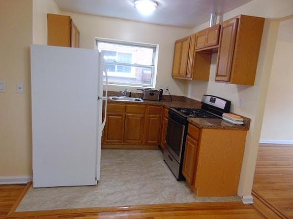 4th image of 4068 Baychester Ave Floor 2
